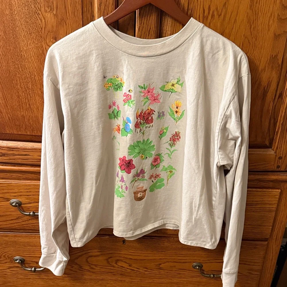 Floral Print Smokey the Bear crop long sleeve - Picture 1 of 4